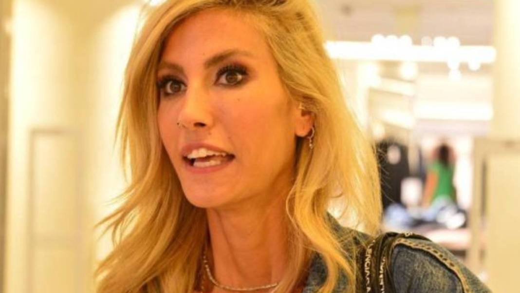 Çağla Şikel Çarkıfelek'te hosteslik yaptığını saklayınca kıyamet koptu! Mehmet Ali Erbil'den şok sözler "Kulisimden çıkmazdı" 2